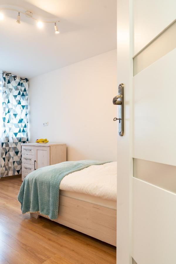 Apartament Pod Swierkiem - Pet Friendly - 2 Osobne Pokoje Dla Max 5 Osob - Space Apart Jelenia Gora Exterior photo